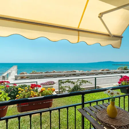 Poemia- Sea View, Free Parking, Complex Carpe Diem * Balcic