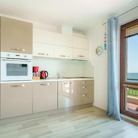 Апартамент Poemia- Sea View, Free Parking, Complex Carpe Diem