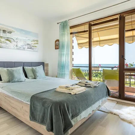 Poemia- Sea View, Free Parking, Complex Carpe Diem Balchik