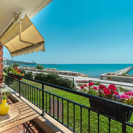 Apartment Poemia- Sea View, Free Parking, Complex Carpe Diem Baltschik