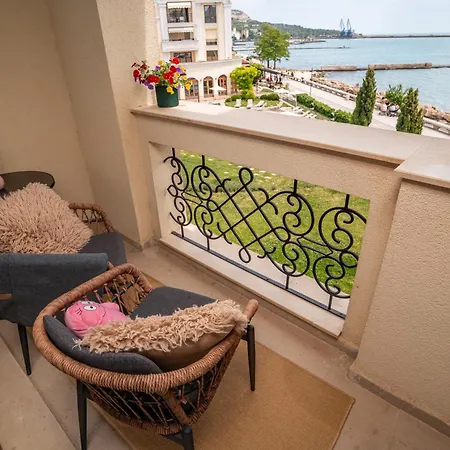 Poemia- Sea View, Free Parking, Complex Carpe Diem Balchik